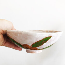 Ceramic bowl in white with green leafs