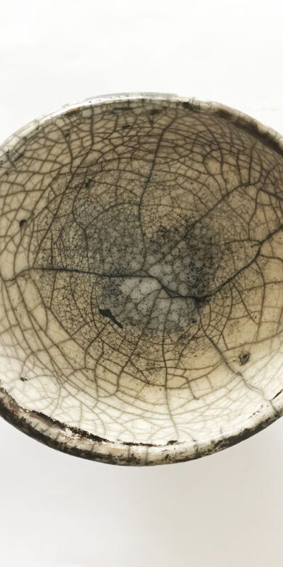Pottery bowl in grey with lines